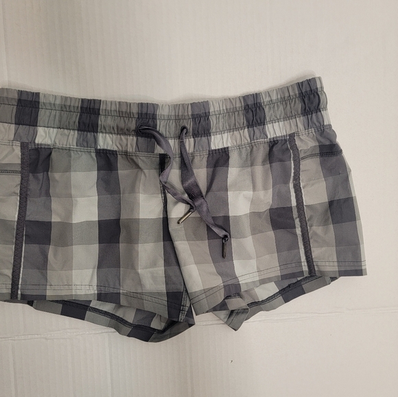 Lululemon Shorts 6 Plaid Gray Drawstring Vented Logo Elastic Waist - Picture 1 of 8